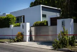After 'American Idol' exec killing and other recent break-ins, Encino residents demand LAPD action